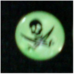 Светонакопительные сережки-гвоздики(люмин-ые) Пират , 10мм, цвет:зелено-желтый (1 шт) - вид 1 миниатюра