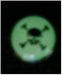 Светонакопительные сережки-гвоздики(люмин-ые) Череп2 , 10мм, цвет:зелено-желтый (1 шт) - вид 1 миниатюра